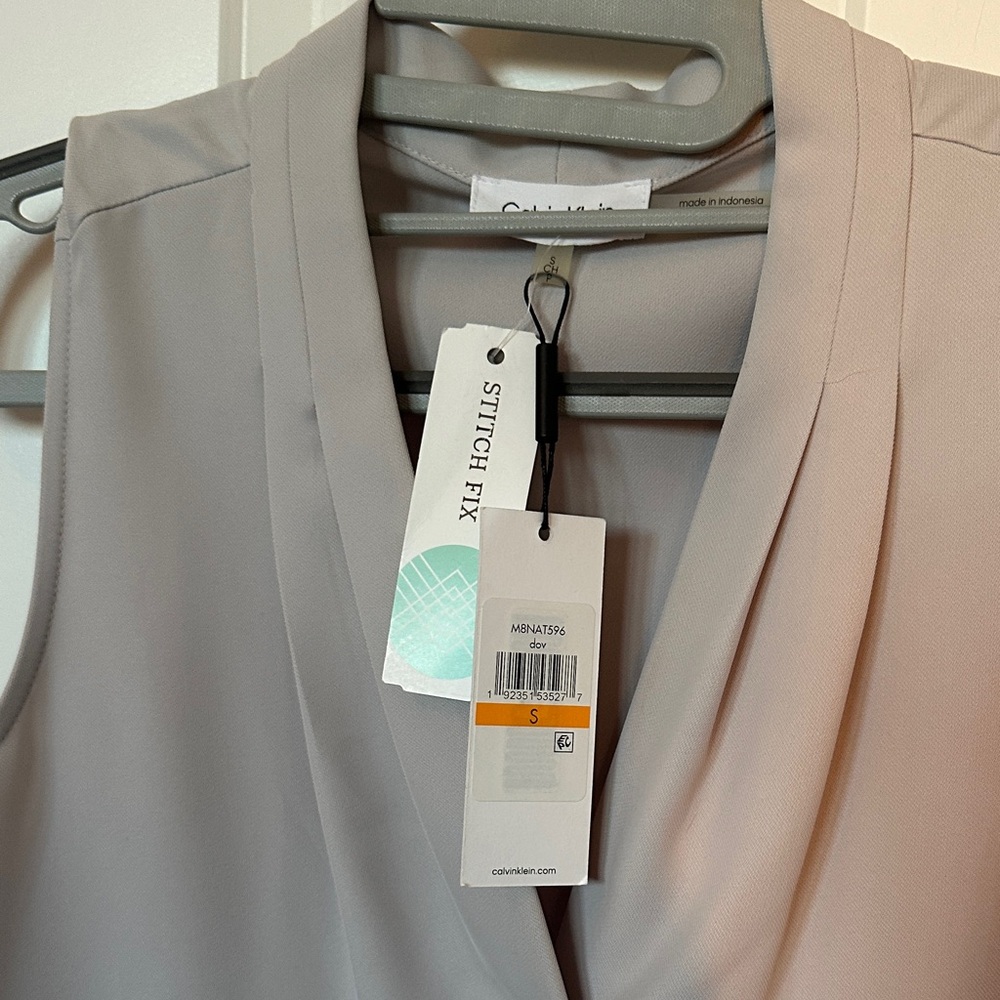 NWT Calvin Klein Women's Light Gray Sleeveless Blouse - Picture 3 of 4